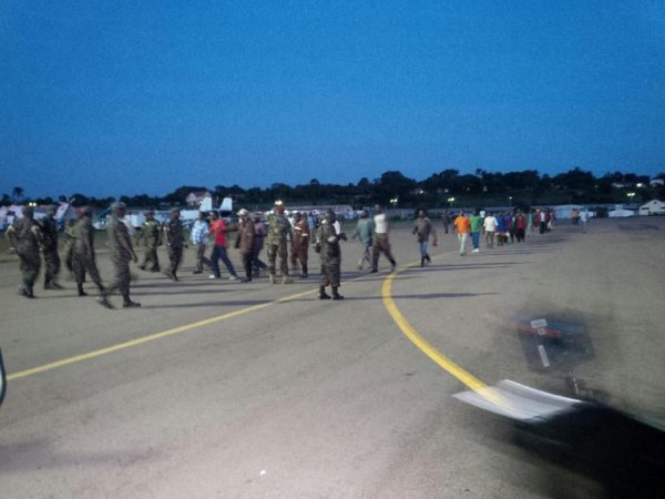 Des combattants du M23 arrivant à l'aéroport d'Entebbe, 16/12/2014